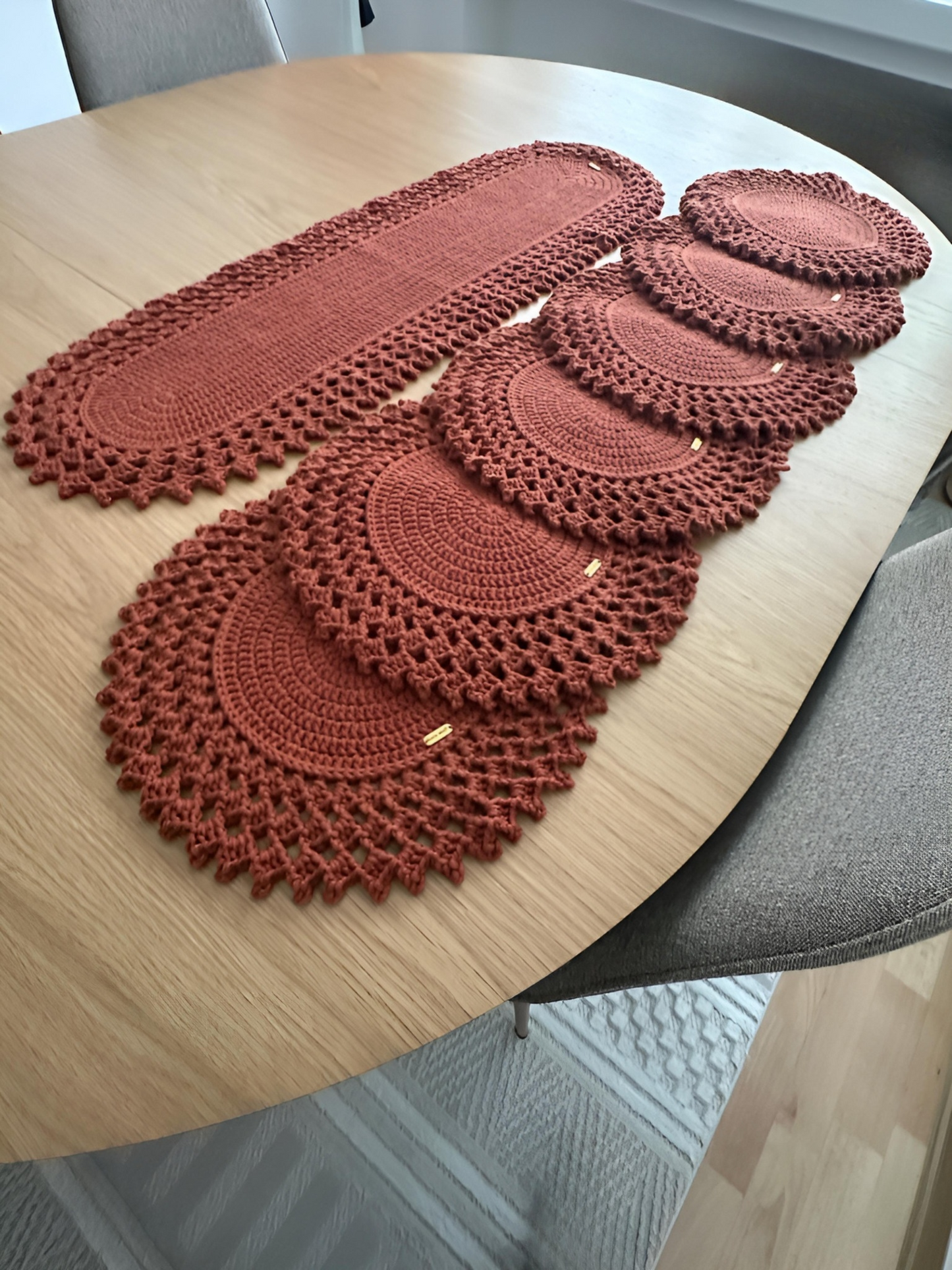 Handgemachter Tischläufer & Telleruntersetzer 🧵✨