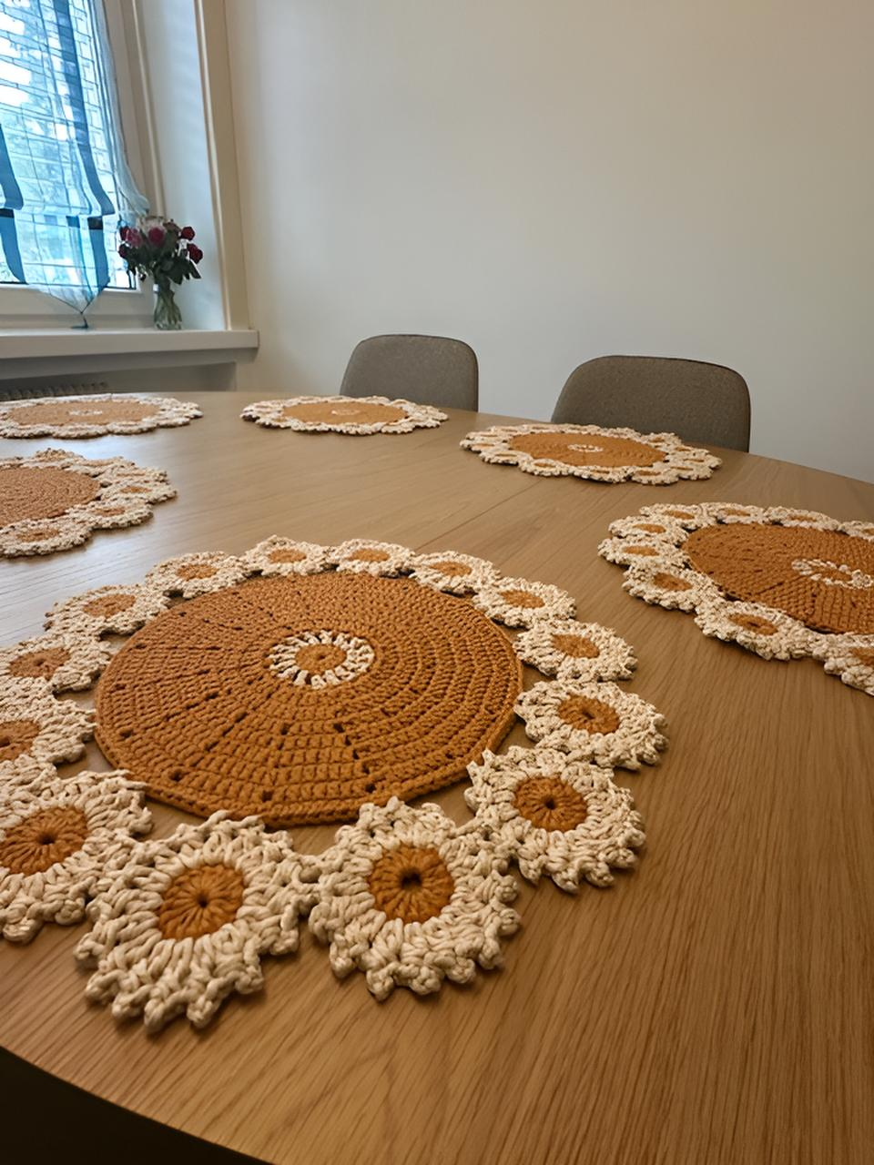 Tischläufer in warmen Naturtönen