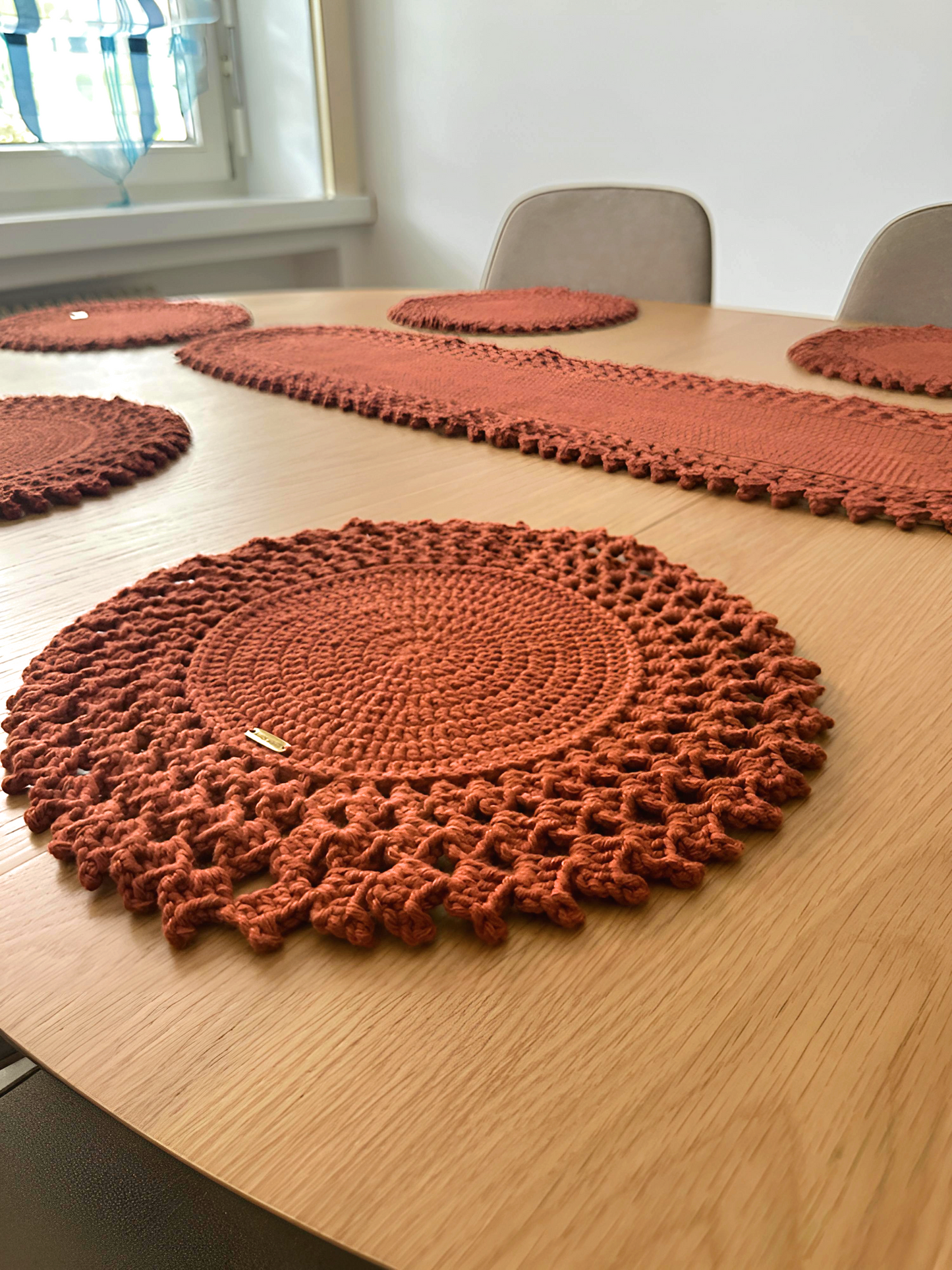 Handgemachter Tischläufer & Telleruntersetzer 🧵✨