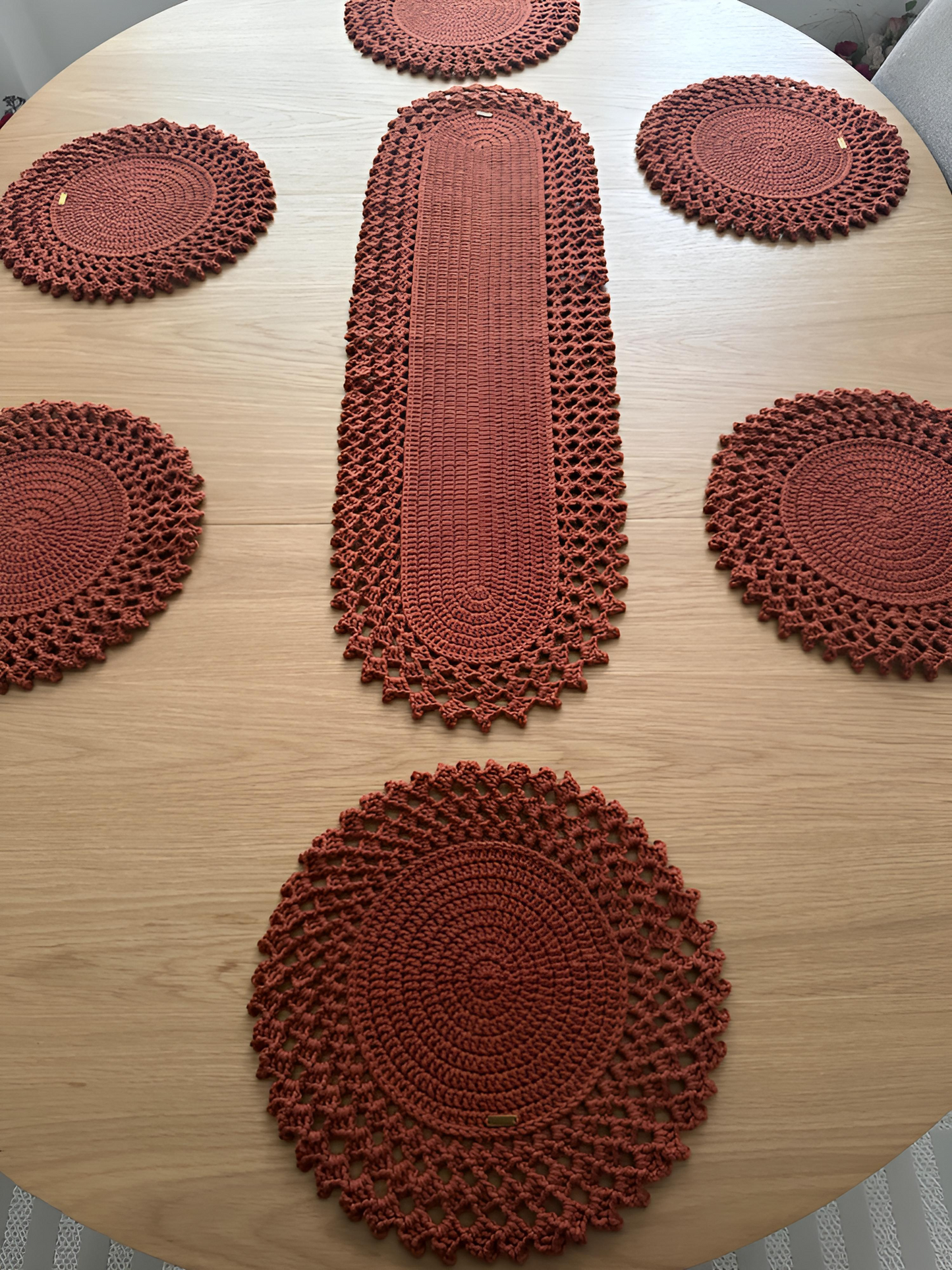 Handgemachter Tischläufer & Telleruntersetzer 🧵✨